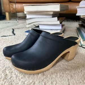 No 6 old school clogs with high heel